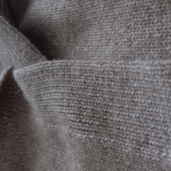 White House Black Market Tan Vest - Picture 13 of 16